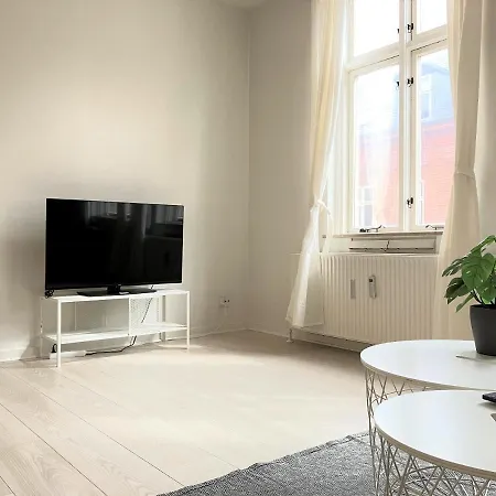 Three Bedroom In Esbjerg, Kronprinsensgade 20 * 에스비에르